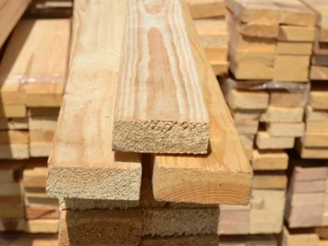 Обрезная рейка из сосны и ели 25 x 50 x 2500 мм, 1 сорт, ГОСТ